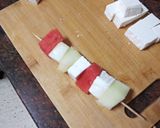 Foto del paso 2 de la receta Brochetas de melón, queso fresco y sandía