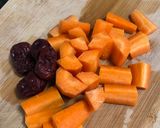 Hình bước làm 1 của món Canh Sườn non hầm táo, nấm, cà rốt và kim châm