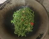 Foto langkah ke 3 dari resep Mie Telur Goreng Sayur Buncis.