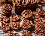 Foto langkah ke 6 dari resep Triple Chocolate Cookies.