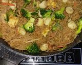 Foto langkah ke 3 dari resep Mihun Goreng Tauco.