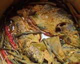 Foto langkah ke 4 dari resep Arsik Ikan Mas Presto.