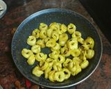 Foto del paso 2 de la receta: Crema de zanahorias y calabaza con tortellinis salteados