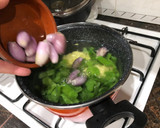 Foto del paso 2 de la receta: Rape a la plancha con judías verdes con patata, chalotas y tomate cherry