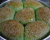 Foto langkah ke 6 dari resep Roti Pandan Isi Cokelat (Eggless 1x proofing).