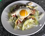 Foto del paso 4 de la receta: Ensalada con huevo, palta, pollo y Camembert 😍
