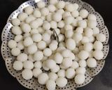 A picture of step 2 of Rice flour sesame dumplings.