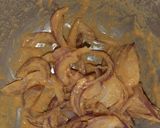A picture of step 4 of Aloo onion bajji.