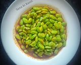 A picture of step 6 of Barne (pauta, Lima beans) ki sabzi without onion.