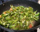 Foto langkah ke 3 dari resep Tumis Sayur Kecipir.
