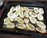 Foto del paso 1 de la receta: Pan de pueblo tostado al horno con aceite de ajo y perejil