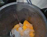 Foto langkah ke 4 dari resep Jus Mangga Strawberry.