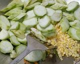 Foto langkah ke 2 dari resep Tumis Jagung Oyong.