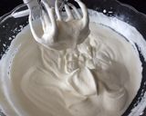 Foto del paso 3 de la receta: Frutillas con Crema Chantilly y Chocolate