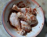 Une image de l'étape 3 de Pilons de poulet et pommes de terre rotis au air fryer 🍗🍟.