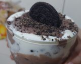 A picture of step 5 of Oreo dessert.