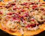 Foto del paso 4 de la receta: Pizza de atún, anchoas, pimiento rojo y cebolla sin lactosa