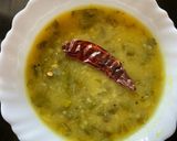 A picture of step 4 of Dal Palak.