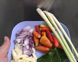 Foto langkah ke 2 dari resep Tumis usus ayam daun jeruk.
