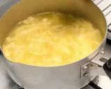 Foto langkah ke 3 dari resep Egg drop soup / sup telur.