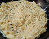 Foto del paso 3 de la receta: Tortillas de papa rallada sin freír