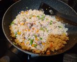 Foto langkah ke 4 dari resep Nasi panggang keju sapi.