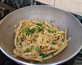 A picture of step 5 of Aglio e olio fettuccine.