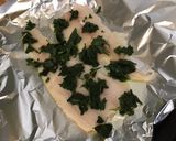Une image de l'étape 4 de Filets de loup de mer aux tomates, fanes de radis et parmesan.