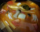 Foto langkah ke 2 dari resep Tomyam Udang-Tahu-Jamur.