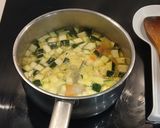 Foto del paso 3 de la receta: Potaje Ligero de Alubias Blancas con Aires de la Huerta y Pimentón Ahumado