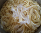 Foto del paso 1 de la receta: Nidos de Tagliatelle con verduras jamón y nata
