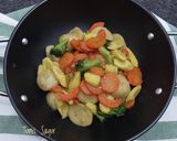 Foto langkah ke 4 dari resep 3. Tumis Sayur Bakso Ikan.