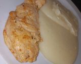 Foto del paso 5 de la receta: Pechuga condimentada a la plancha con puré