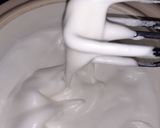 A picture of step 3 of Leopard Shiffon Cupcakes.