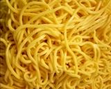 Gambar langkah 6 resipi Mi Kuning Homemade.