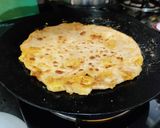 A picture of step 4 of Aloo Paratha.