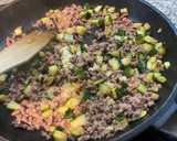 Foto del paso 2 de la receta: Carne picada con calabacín