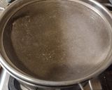 Foto del paso 5 de la receta: Consomé de cabezas de pescado