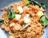 Foto langkah ke 4 dari resep Indomie Goreng Soto.