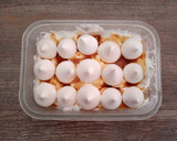 Foto del paso 2 de la receta: Helado de crema, toffee y merenguitos
