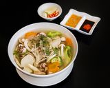 Hình bước làm 7 của món Cơm chiên cari bò + canh mọc nấm+ chanh dây đá cho buổi trưa mát mẻ