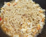 Foto langkah ke 4 dari resep Mie Goreng Tumis Berkuah.