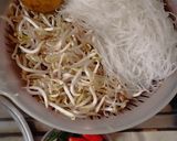 Foto langkah ke 4 dari resep Chicken Pho (Pho Ga).