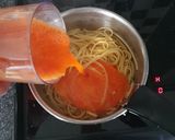 A picture of step 2 of Spaghetti with peppers sauce.