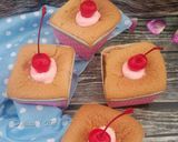 Foto langkah ke 6 dari resep Strawberry Hokkaido Chiffon Cupcake.