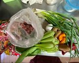 香腸彩蔬炒泡麵的食譜步驟1照片