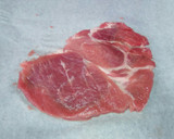 Foto del paso 2 de la receta: Escalope de cerdo rebozado con pan de aceitunas