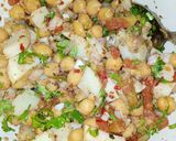 A picture of step 5 of Memoni Chaat (Mix Plate).
