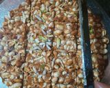 A picture of step 4 of Peanuts chikki.