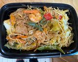 A picture of step 7 of Chicken & Shrimp Miki Bihon Guisado.